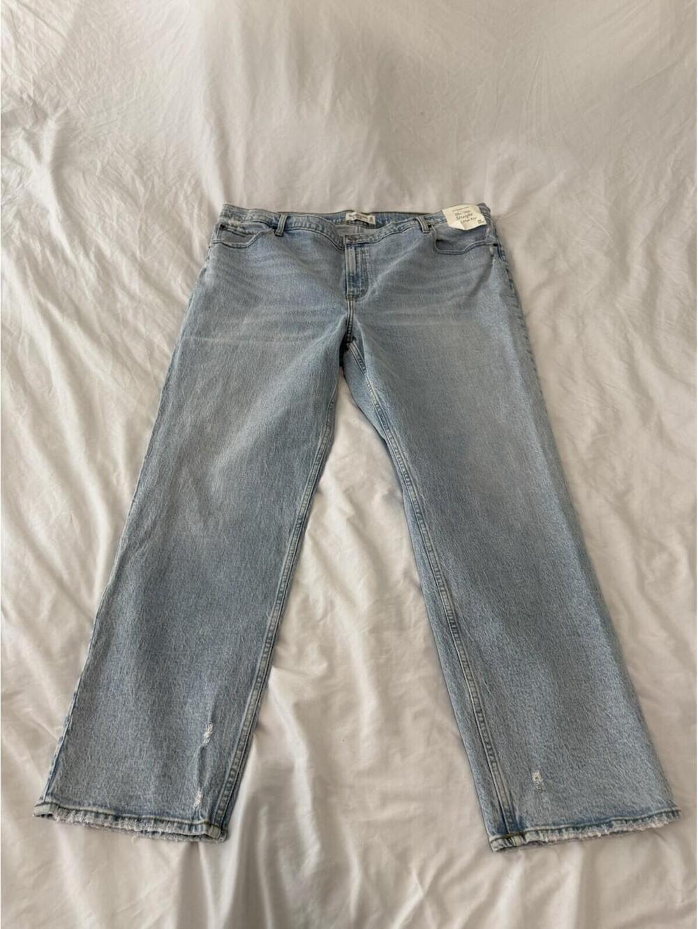 Abercrombie 90’s Straight Ultra High Rise Jeans NWT 36x32 158